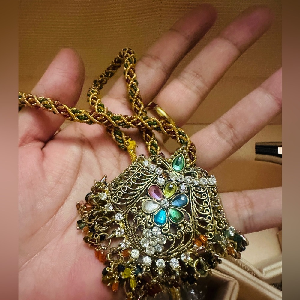 Indian Pakistani stone necklace with beautiful pendant